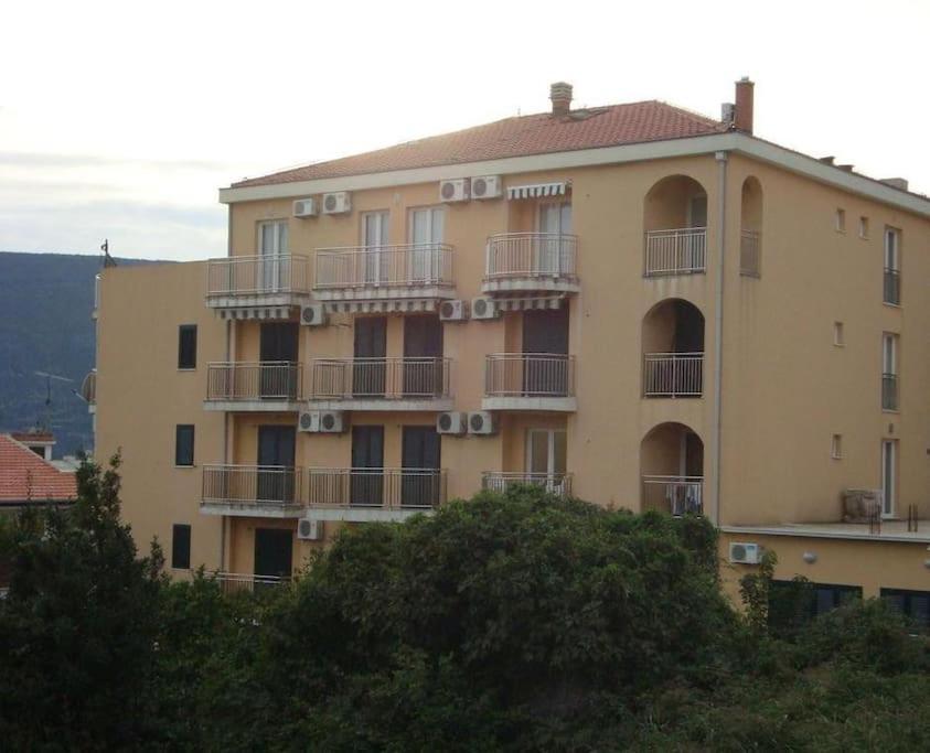 Apartments Lux Milano, Savina,Herceg-Novi ヘルツェグ・ノヴィ エクステリア 写真