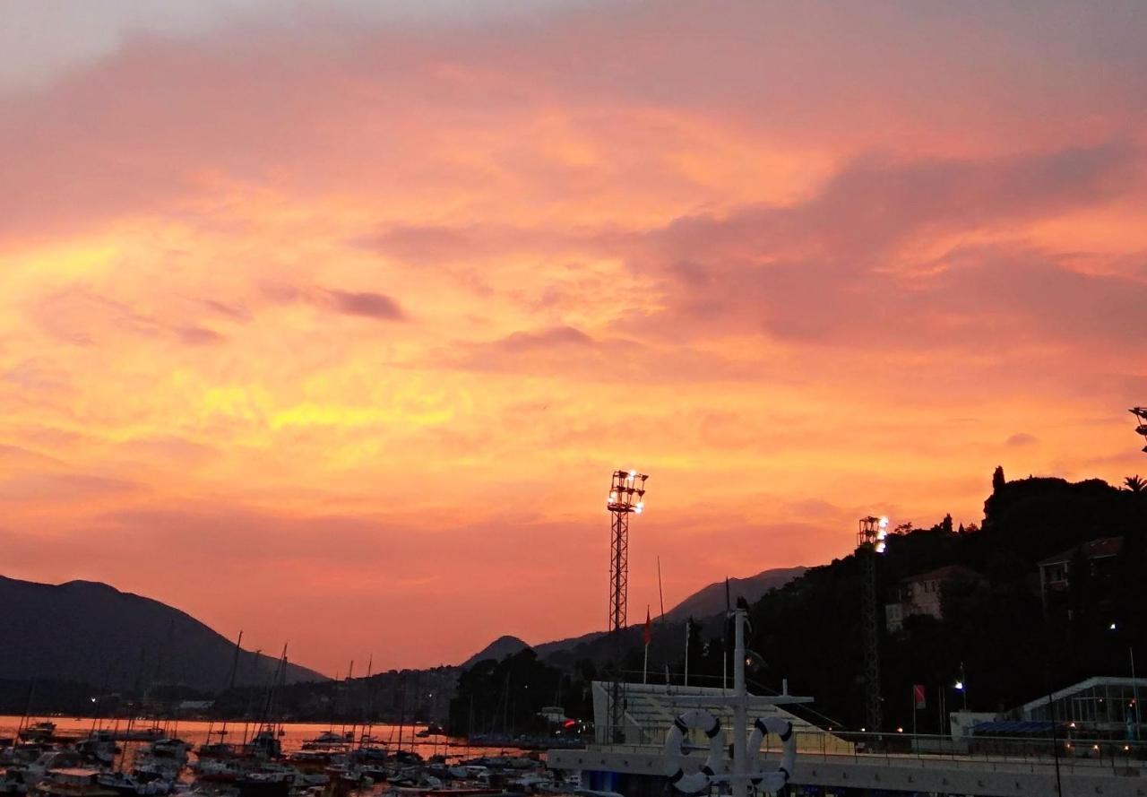 Apartments Lux Milano, Savina,Herceg-Novi ヘルツェグ・ノヴィ エクステリア 写真