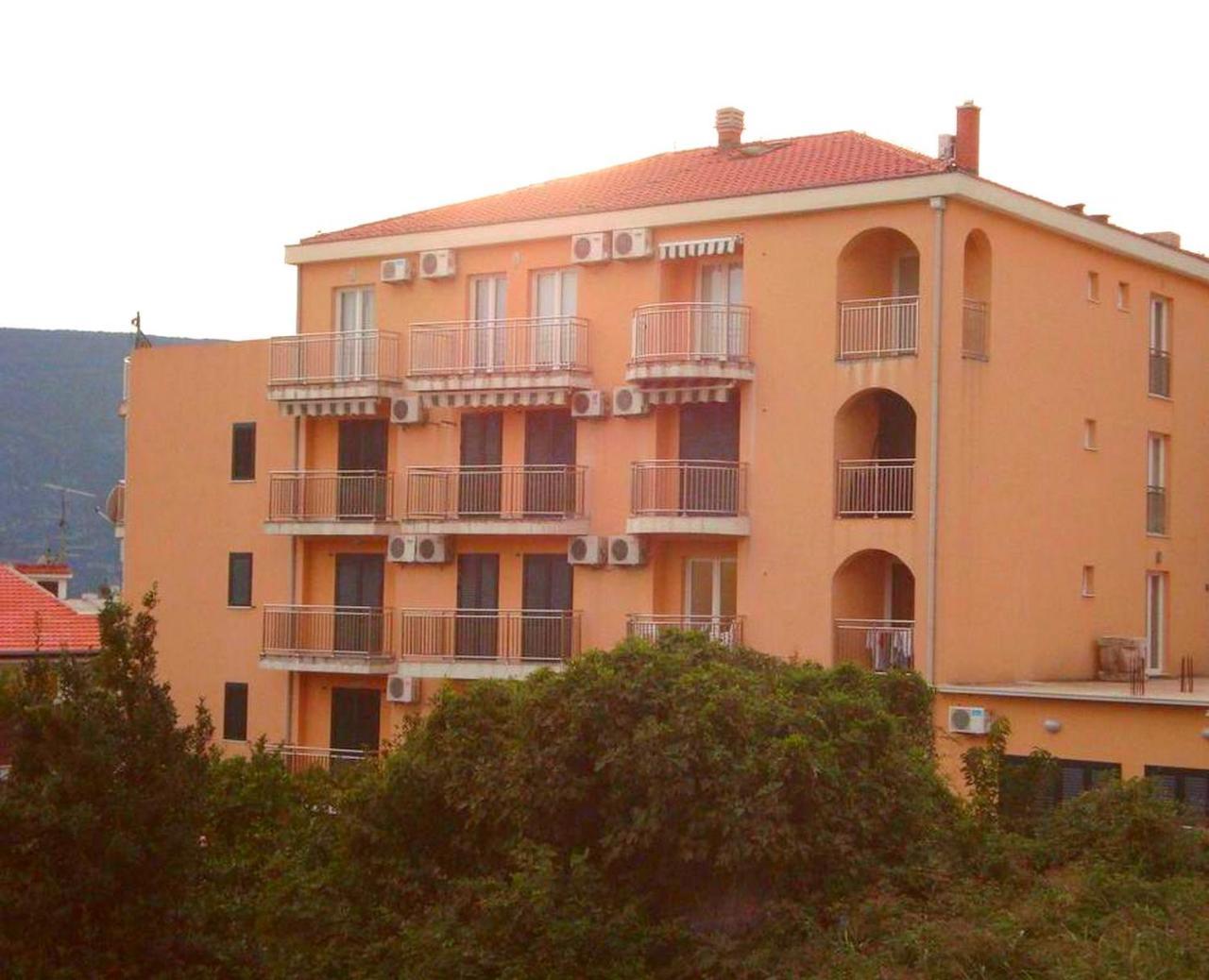 Apartments Lux Milano, Savina,Herceg-Novi ヘルツェグ・ノヴィ エクステリア 写真